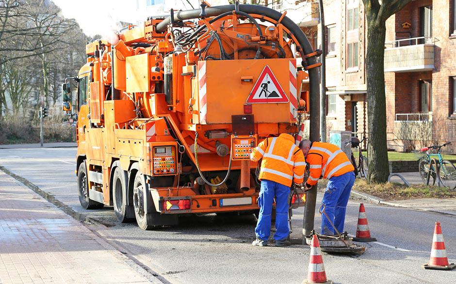 camion pompage assainissement Courbevoie
